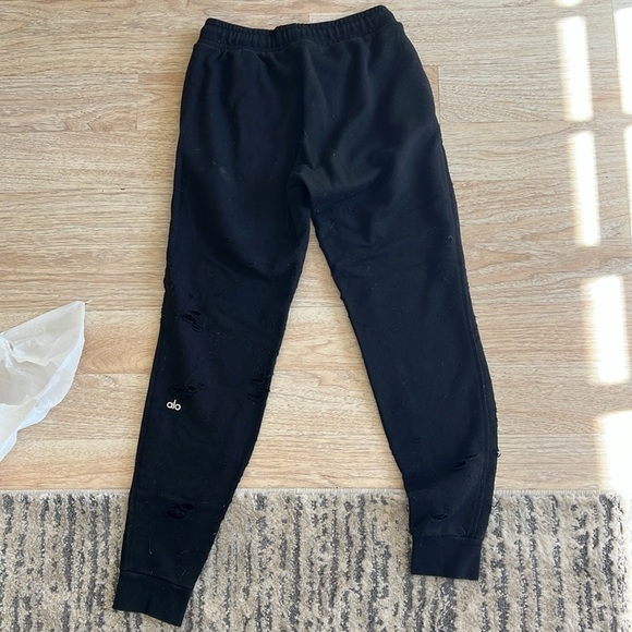 Alo yoga Sweats - Picture 2 of 4